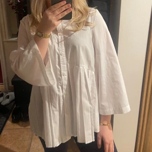 Skjorta - Säljer denna skjorta från zara i storlek s. Köpt för 559kr, endast testad. 