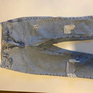 Fina jeans från Gina Tricot i storlek 36. 