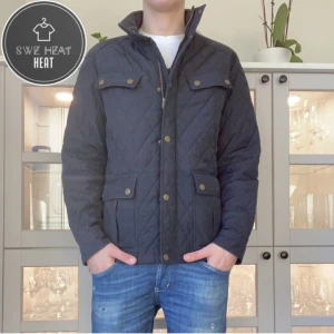 Field jacka - Tja, säljer nu denna sjukt feta field jackan i stl M! Hör av dig vid frågor eller funderingar eller för fler bilder!