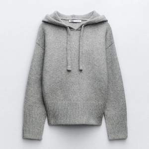 Supersnygg hoodie köpt från Zara. Använd ish 2 ggr och verkligen inte en enda defekt eller något som tyder på användning. Den är slutsåld på hemsidan. 🌟