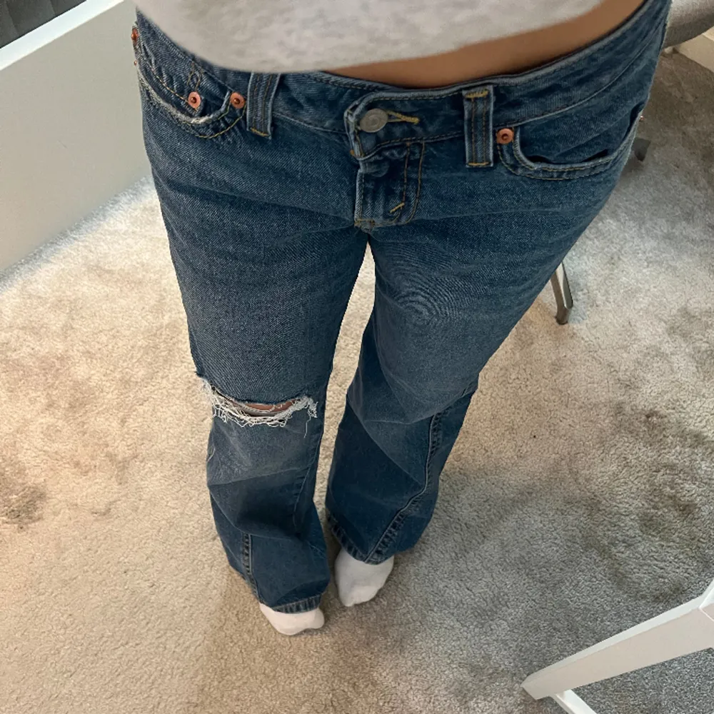 Bootcut jeans köpta från Levis! Sjukt snygga fickor där bak 😇😇😇. Jeans & Byxor.