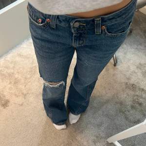 Bootcut jeans köpta från Levis! Sjukt snygga fickor där bak 😇😇😇
