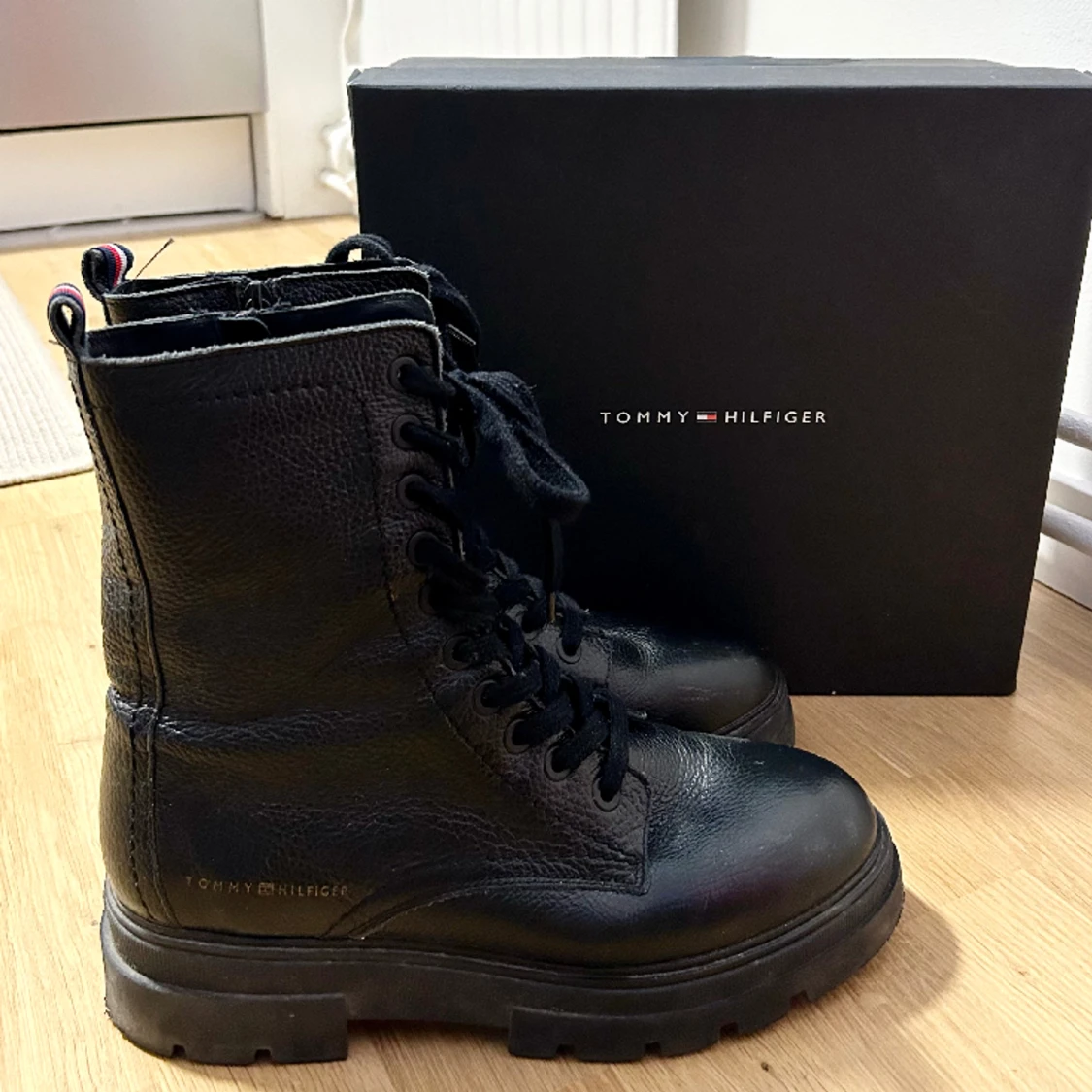 Tommy Hilfiger lace-up mid boots stl 41