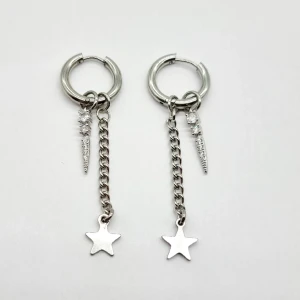 Handgjorda örhängen  - Handgjorda örhängen ●Material- rostfritt stål och Zirkon ●Örhängeskrokar -100% rostfritt stål . Nickel fri.☆☆☆Längd - 5,5cm par-130kr, 1st-79kr