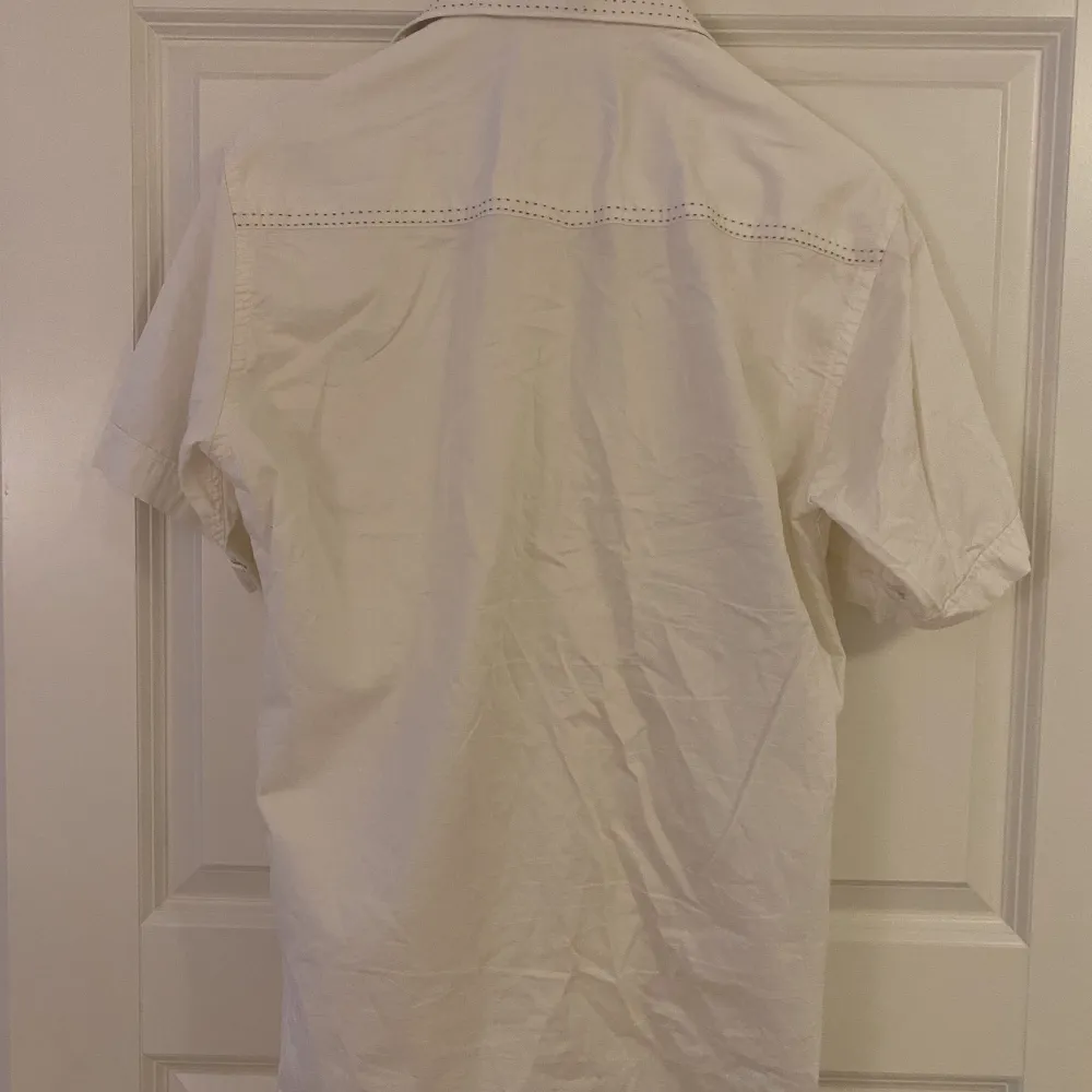 I vit skjorta från Anthony Vega I bra skick I storlek M I. Skjortor.