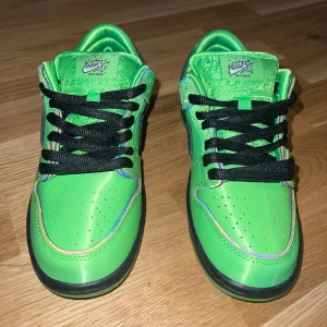 The Powerpuff Girls Buttercup  - Nike SB Dunk Low Pro. Vann i raffle. Kartong och kvitto finns. 