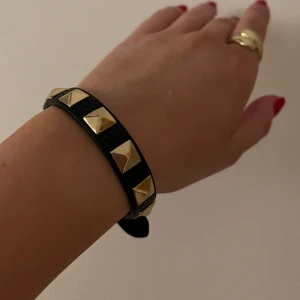 Armband - Liknar valentino, helt nytt💗