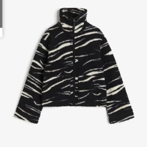 Teddy jacka hm - Säljer då den är för liten för mig 💞