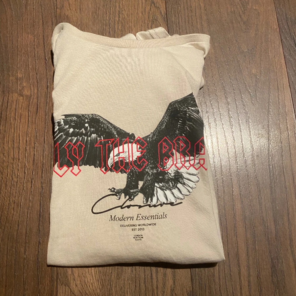 Closure London, t-shirt.  - 90