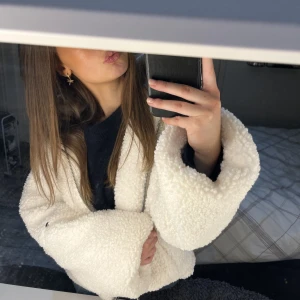 Teddy jacka  - Perfekta Teddy jackan i storlek xs, super fint skick som ny! Kontakta vid frågor & intresse