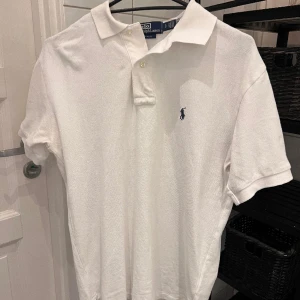 Polo Ralph Lauren Piké - Polo Ralph Lauren Piké Vit Storlek S  Använd max 4 gånger Nypris 1800kr