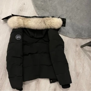 Canada Goose Wyndham Black Label - Underbar vinterjacka, säljes då den tar plats i garderoben och inte kommer till användning längre!