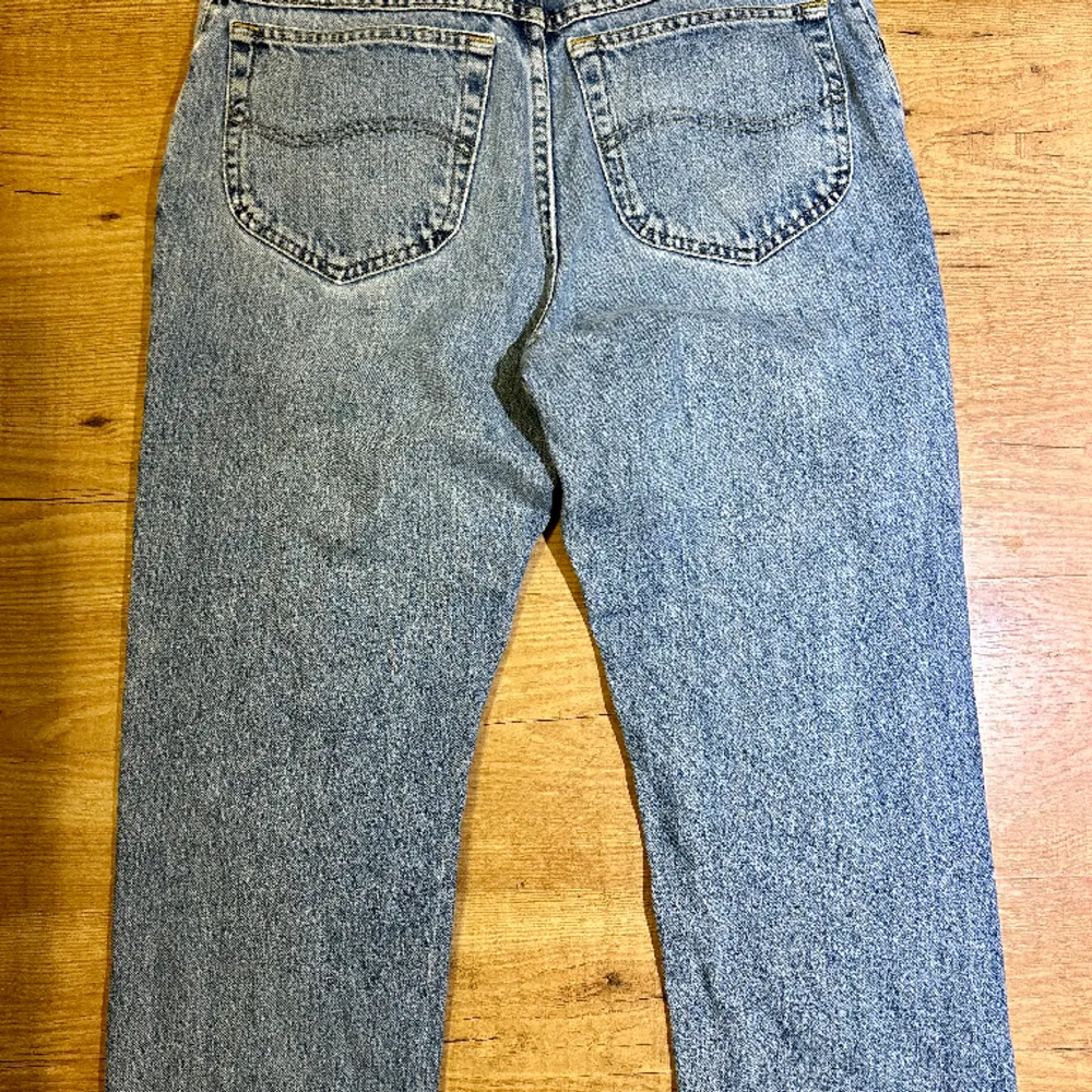 Snygga 90tals-jeans från Lee. 34/30” . Jeans & Byxor.