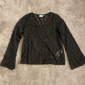 Blus - Fin glittrig blus❤️