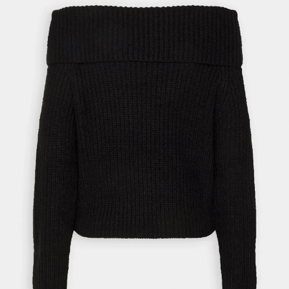 Slutsåld stickad off shoulder tröja från Zalando i storlek M. Endast använd en gång och i nyskick. Köpt för 319kr. Stickat.