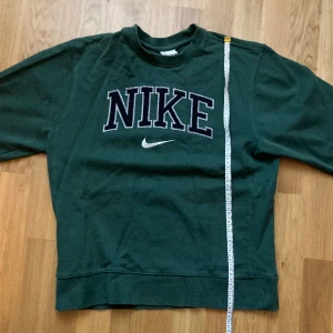 Nike Crewneck - Priset är ej fast, skicka gärna prisförslag. Storlek XS, Längd ~61cm Bredd ~50cm, Mätt som på bilden.