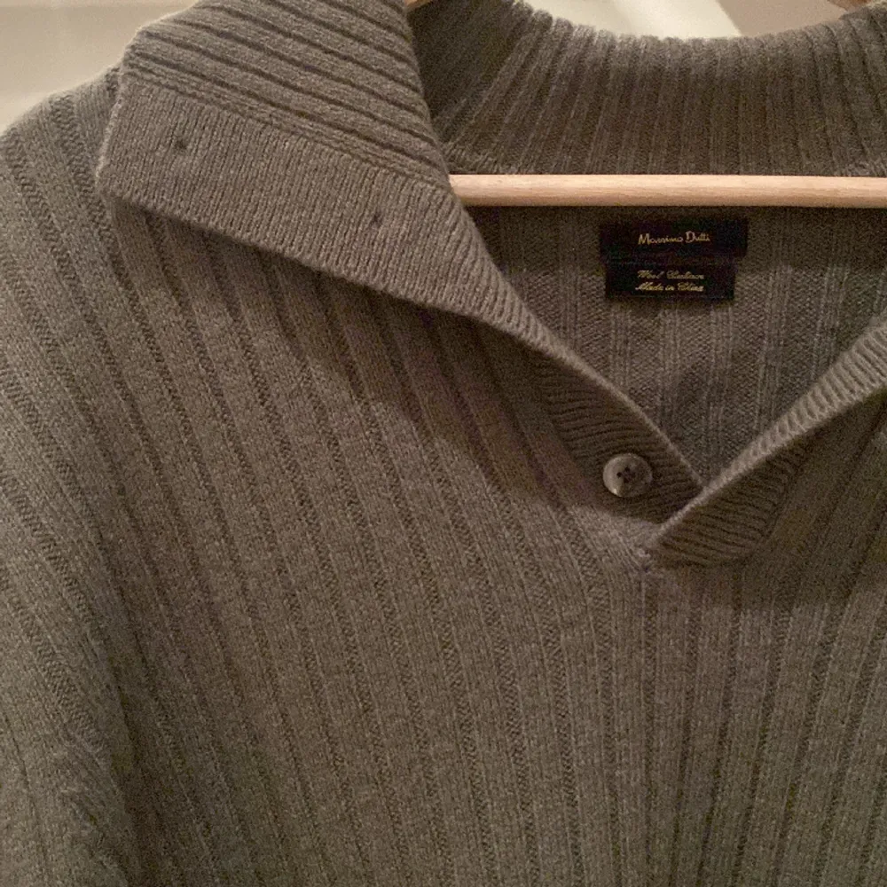 Skön, varm mintgrön tröja i bra skick. Gjord på ull kashmir. Tröjor & Koftor.