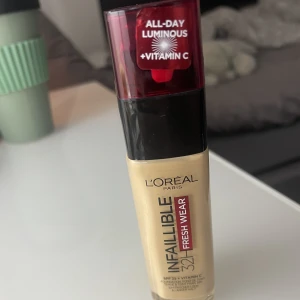 Foundation  - Oanvänd foundation bara testad!😊 färgen 120,vanille doree/golden vanilla❤️