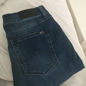  - Endast provade jeans från Tommy hilidiger. Nypris 1500kr 