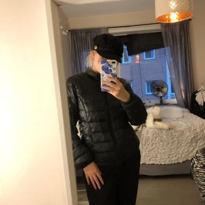  - Svart höstjacka i fint skick. 