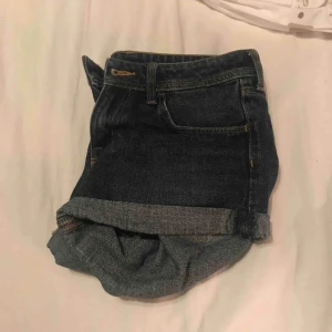  - Snygga shorts från H&M Endast använda 3 gånger. 50 kr eller buda.