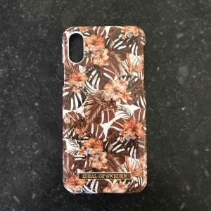  - fin mobil skal för iPhone X från Ideal Of Sweden! Fel storlek för min mobil lol📱📱📱köparen stå för frakt! 