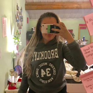  - Hoodie från Gina tricot