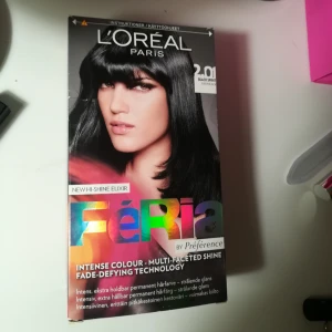  - Svart hårfärg, säljer pga är blond nu. Nypris 170 kr tror jag. 