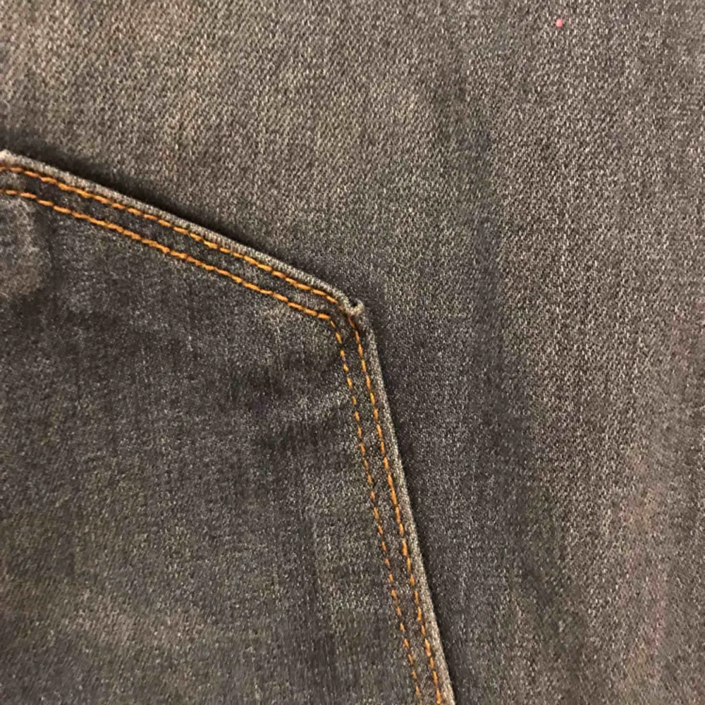 Fashionnova Classic high waisted jeans-medium blue original pris 330kr. Storlek 2XL typ 46 EUR. Har bara använt de en gång. Köparen står för frakt. Jeans & Byxor.