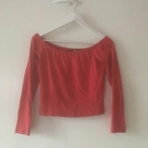  - Röd off-shoulders topp! 