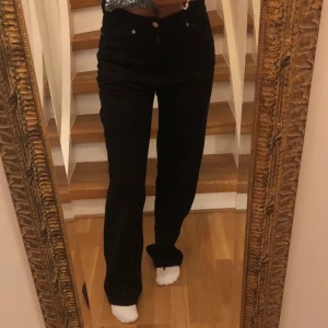 Nakd jeans - Säljer ett par jeans från nakd i väldigt bra skick!❤️ för långa på mig som e 160. köparen står för frakt❤️