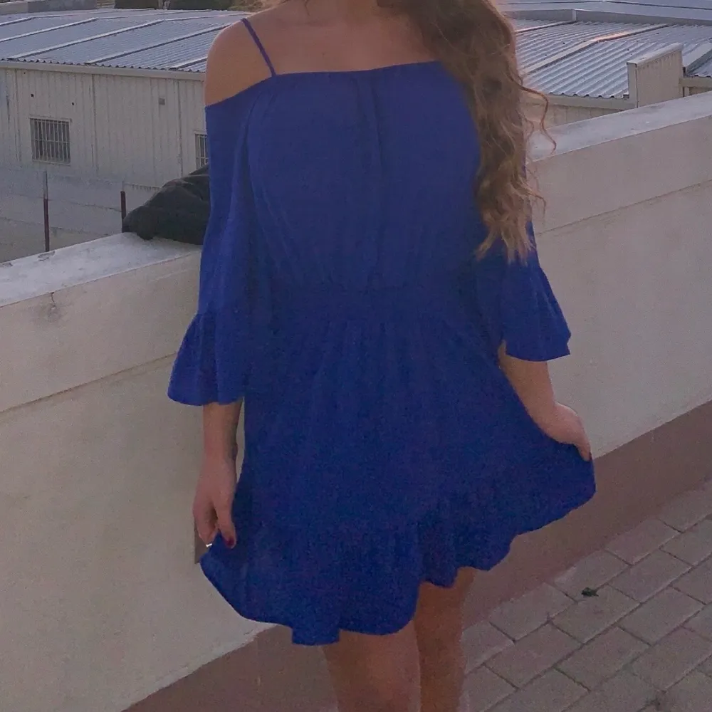 Super fin blå klänning använd 2 gånger 50kr +frakt. Klänningar.