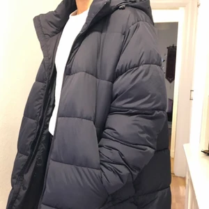 ny och cozy oversized jacka (unisex) - Skit snygg och cozy jacka jag köpte från dressman😊 den är helt ny och har använt den bara en gång 🥰 Säljer den för 450 kr men är flexibel :) frakt står jag inte för så det blir priset + frakten💗 Buda gärna i kommentarerna 🥶