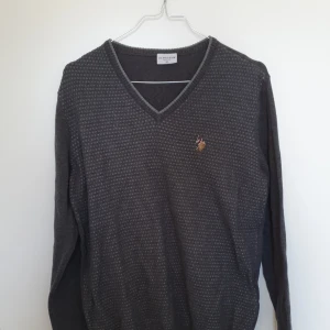 Polo tröja  - Polo tröja orginal pris 650 kr Mitt pris 320 + frakt