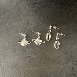 Örhängen nickelfri  - Handgjorda örhängen!                                                          Nickelsäkra örhängen, kolla min sida för matchande halsband! Priset är 65kr inkl frakt! 🐚🪐💞