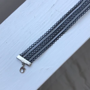 Choker - Fin choker i spetsliknande material. Oanvänd. Priset är inkl frakt.
