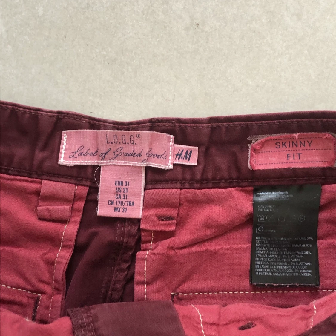 HM vinröda slimfit chinos i stl 31(eur) - 91