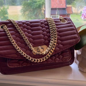 Zadig Voltaire  - INTRESSEKOLL. Min vinröda Zadig Voltaire väska.