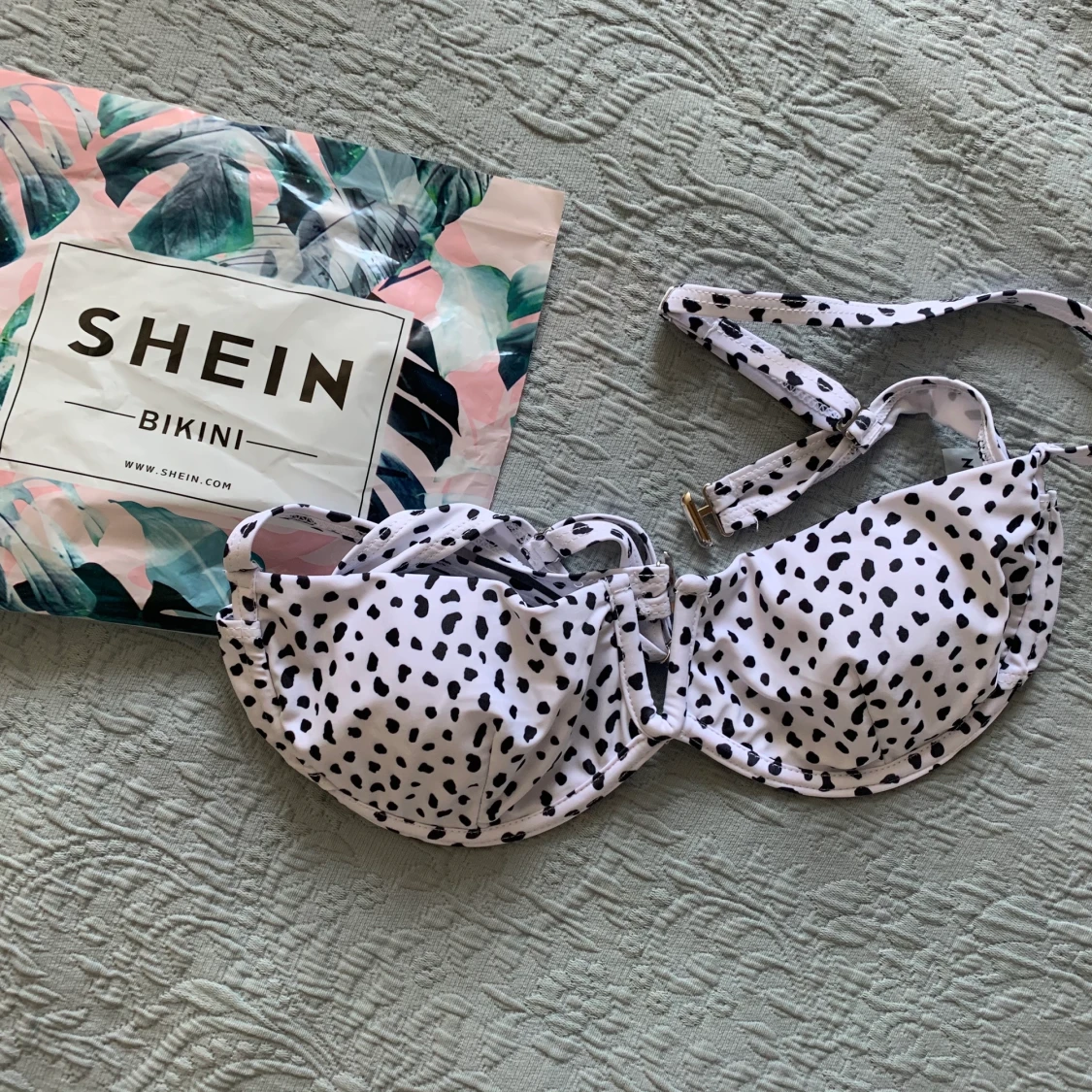 Aldrig använd bikinitopp