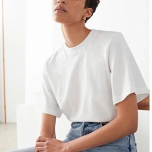 T-shirt and other stories  - t-shirt från and other stories, blå/grå färg ej vit!! 