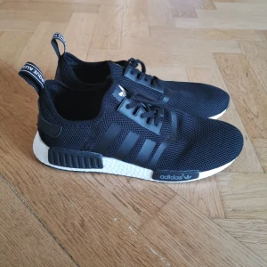 Adidas NMD_R1 - Helt nya! Storlek 44, passar 45.