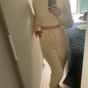 Cosy lounge wear set - a fall must have  - Lounge set in great condition, Size M, Material: 65% polyester, 25% Acrylic, 10% Viscose