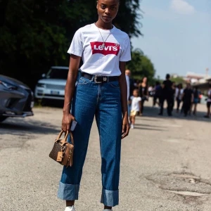 Levis tshirt - En ganska välanvänd tshirt från Levis💕, dock inga fläckar, frakt tillkommer på 22kr