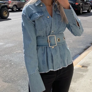 Jeansjacka NAKD - Supersnygg jeansjacka från NAKD! Frakt är inkluderat i priset!!