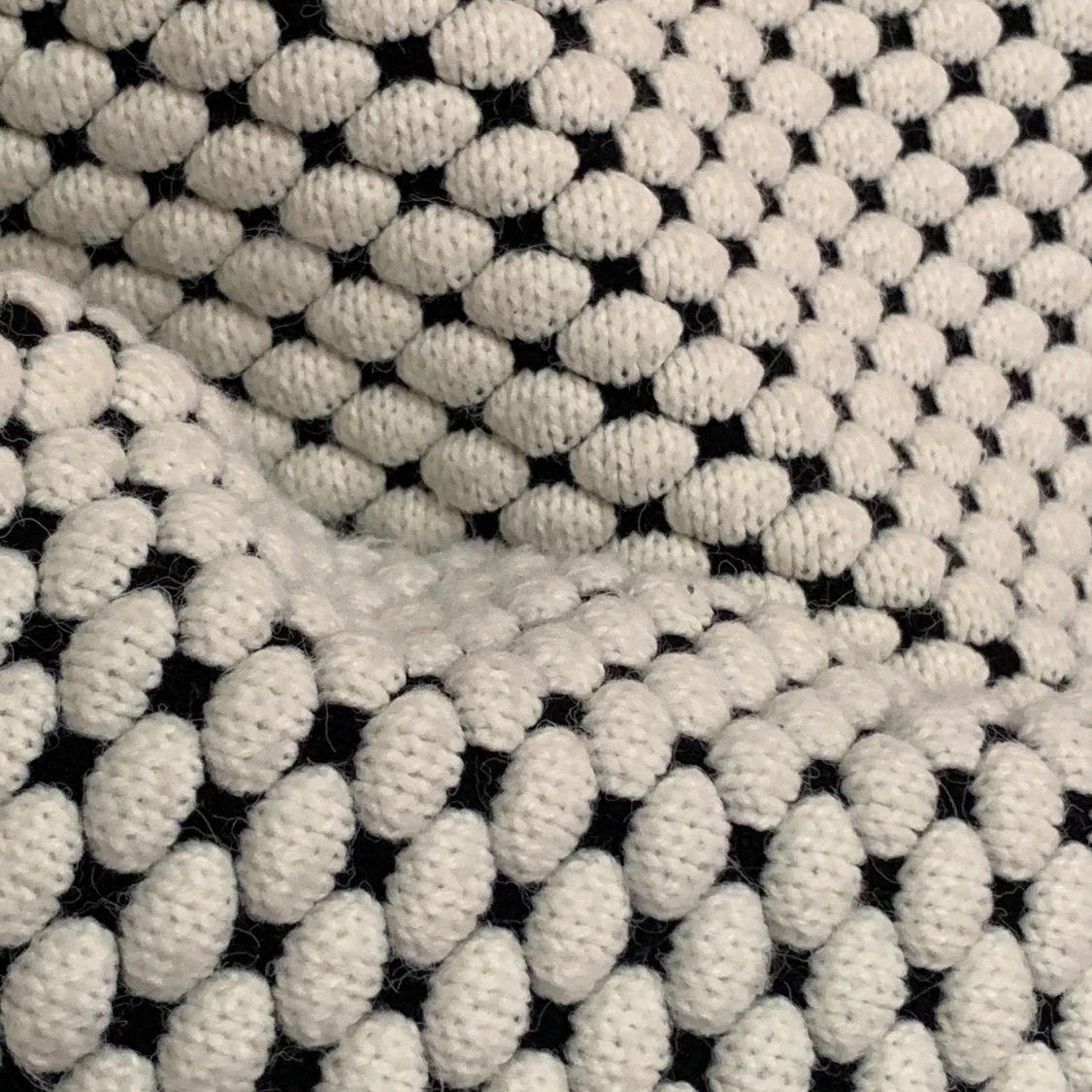 Häftig tjocktröja i svart-vit - 91