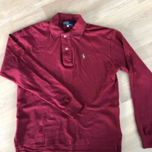  - Ralph Lauren piké storlek S, fint skick