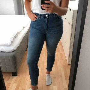  - Jeans från BikBok, använda 2 gånger. Köparen står för frakt📪📪