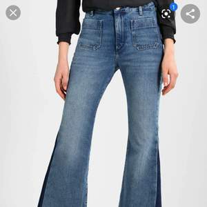 Jeans från wrangler. Köpte dem i storlek 27 men är små i storleken, så är mer som 26. Aldrig använda, pga för små. Originalpris ca 850 kr. 