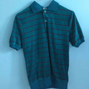  - Vintage velourpiké från Beyond Retro. Mycket fint skick!   Kan mötas upp i Stockholm/Hägersten eller skicka mot betalning av frakt. 