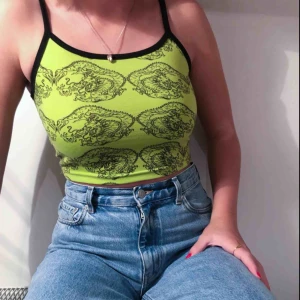  - Grönt kort linne med drakar🌸 oanvänd, köparen står för frakt 